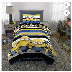 Minions Comforter and Sham, 2-Piece Set, Twin/Full, Reversible, Blue and Yellow